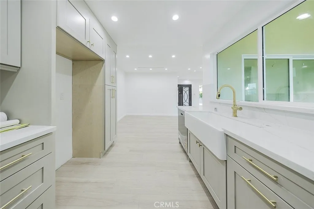 8042 Ellenbogen Street, Sunland, California 91040 home-pic-22